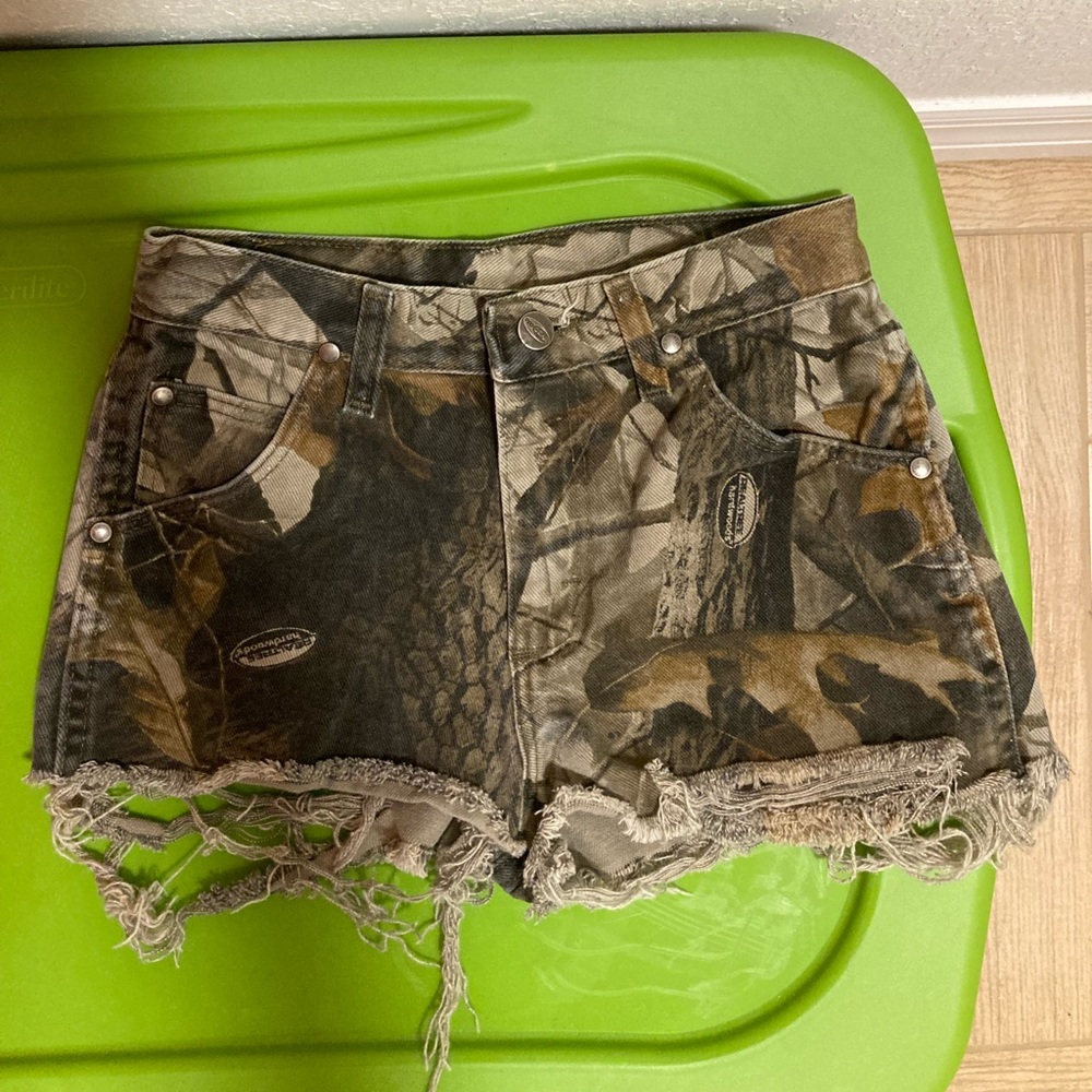 High waisted realtree wrangler shorts
